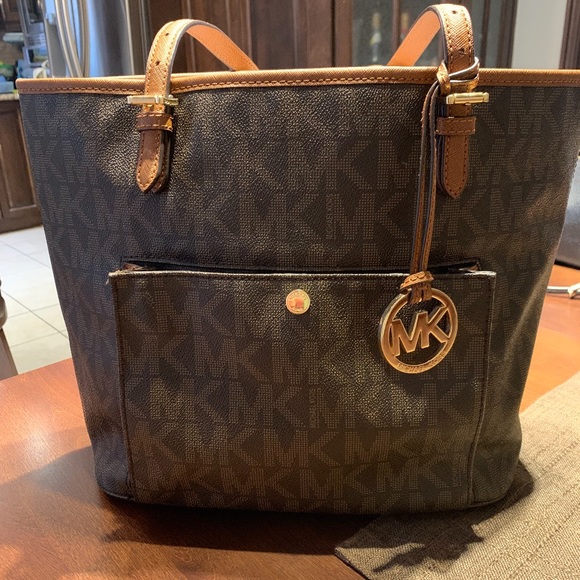 Michael Kors Handbags - Authentic Michael Kors purse